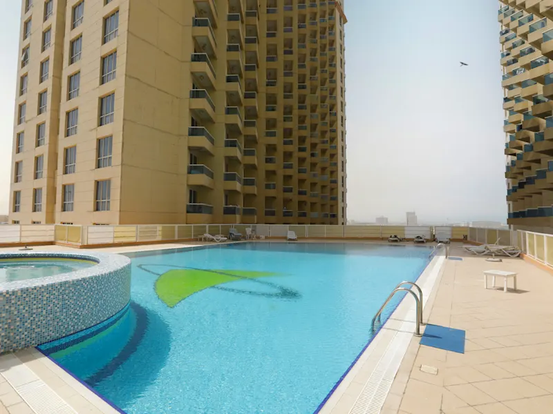 Crescent Towers havuzu