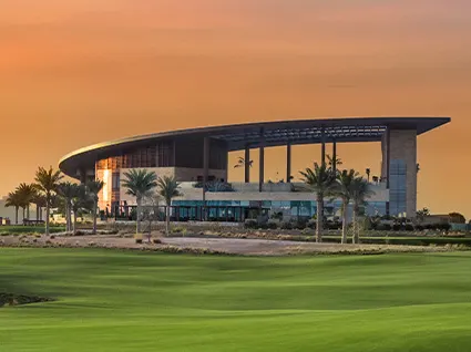 Golf Glass Apartments yakınındaki golf kulübü