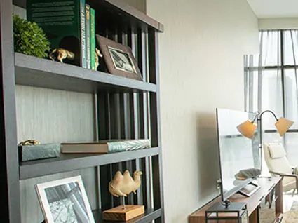 Golf Glass Apartments'da aydınlık iç tasarım