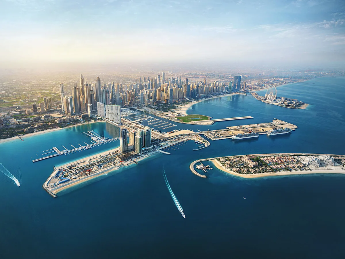 Deniz kıyısındaki Harbour Bay Tower 2 kulesi